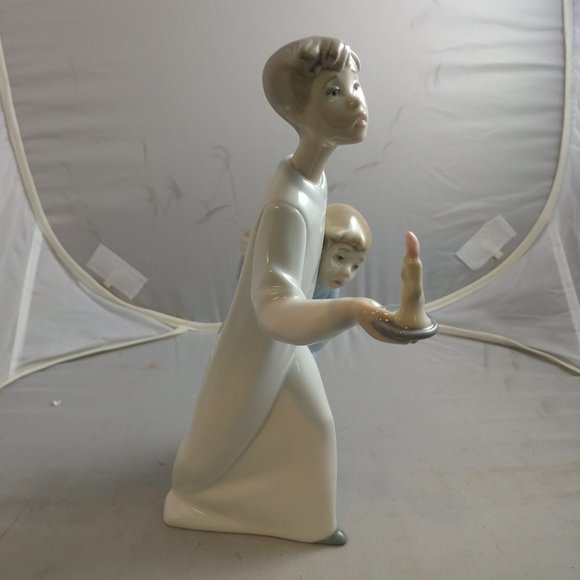 Lladro Children in Nightshirts Figurine - Picture 2 of 3